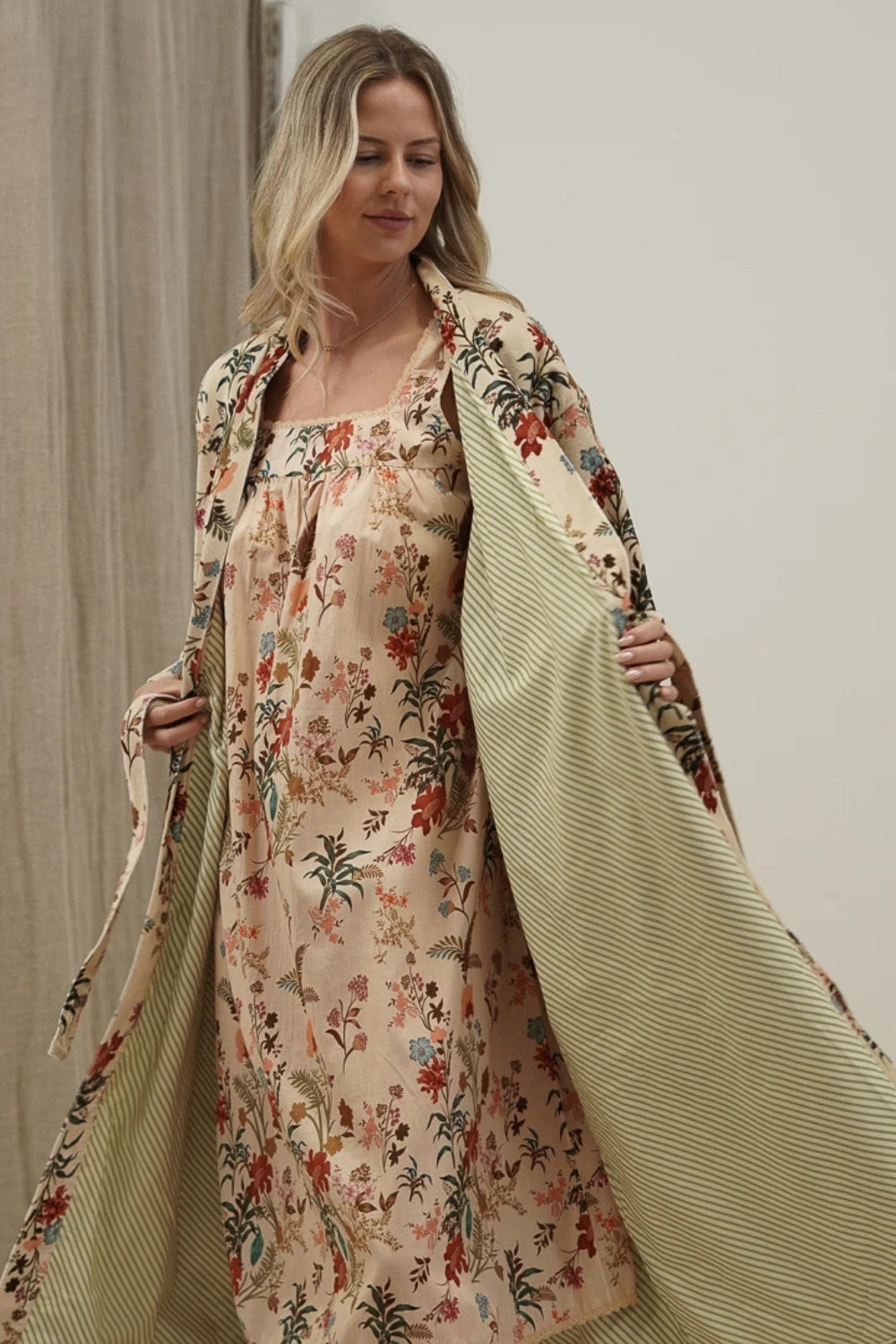 Wildflower Field Velvet Robe - Beige