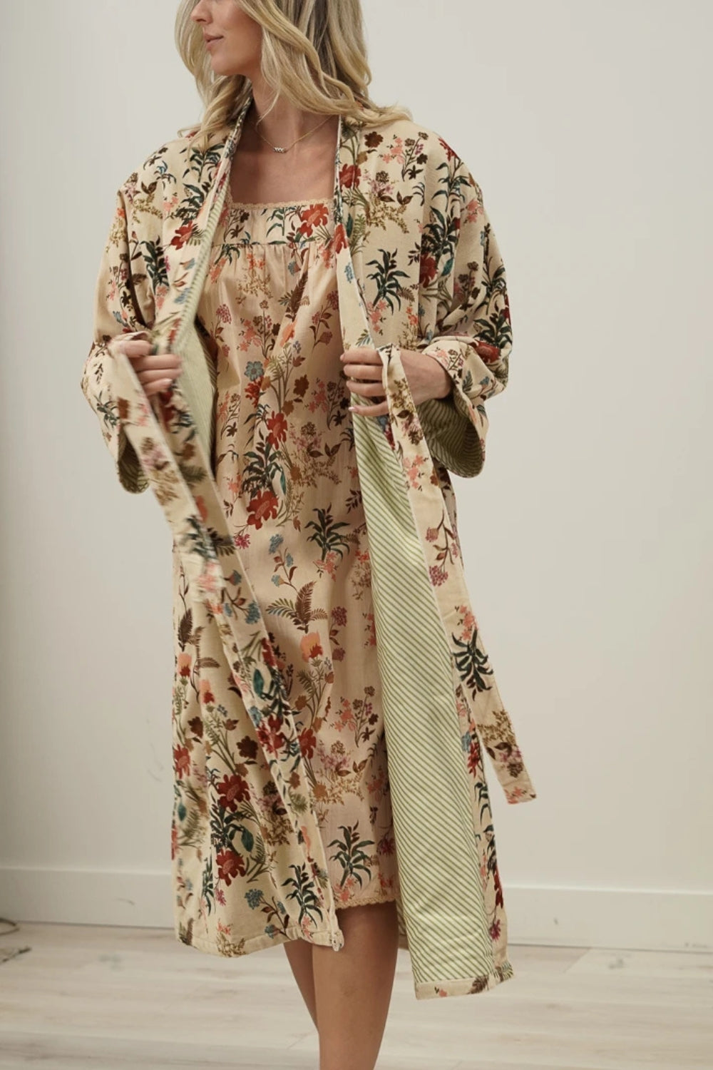 Wildflower Field Velvet Robe - Beige