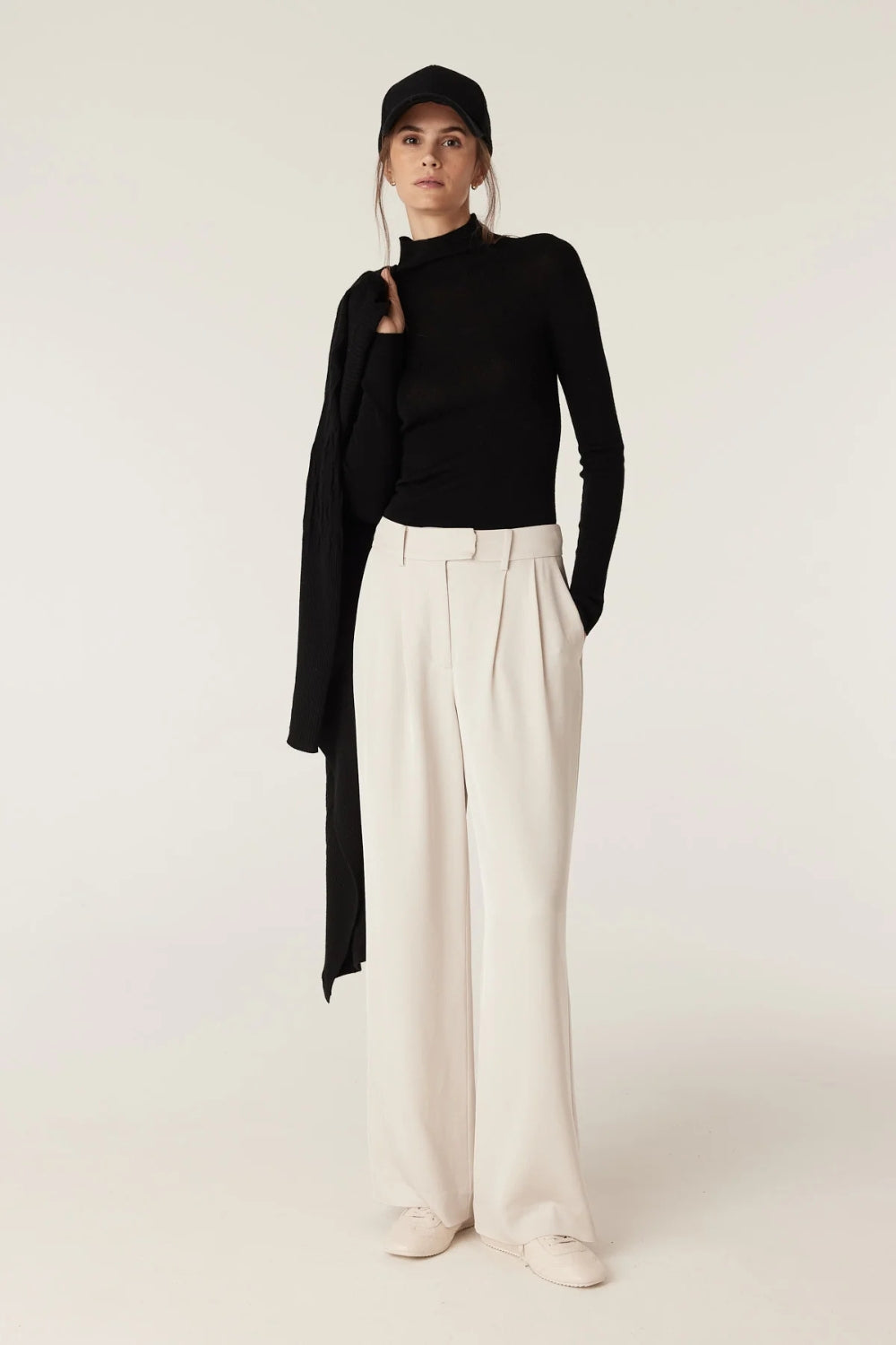 Superfine Merino Turtle Neck - Black