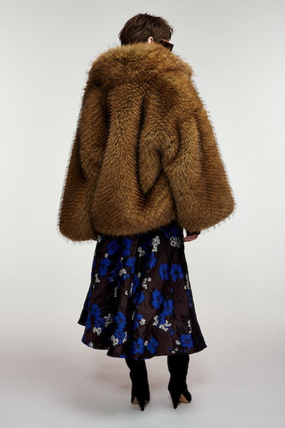 Kastanje Oversized Faux Fur Jacket - Desert Muse