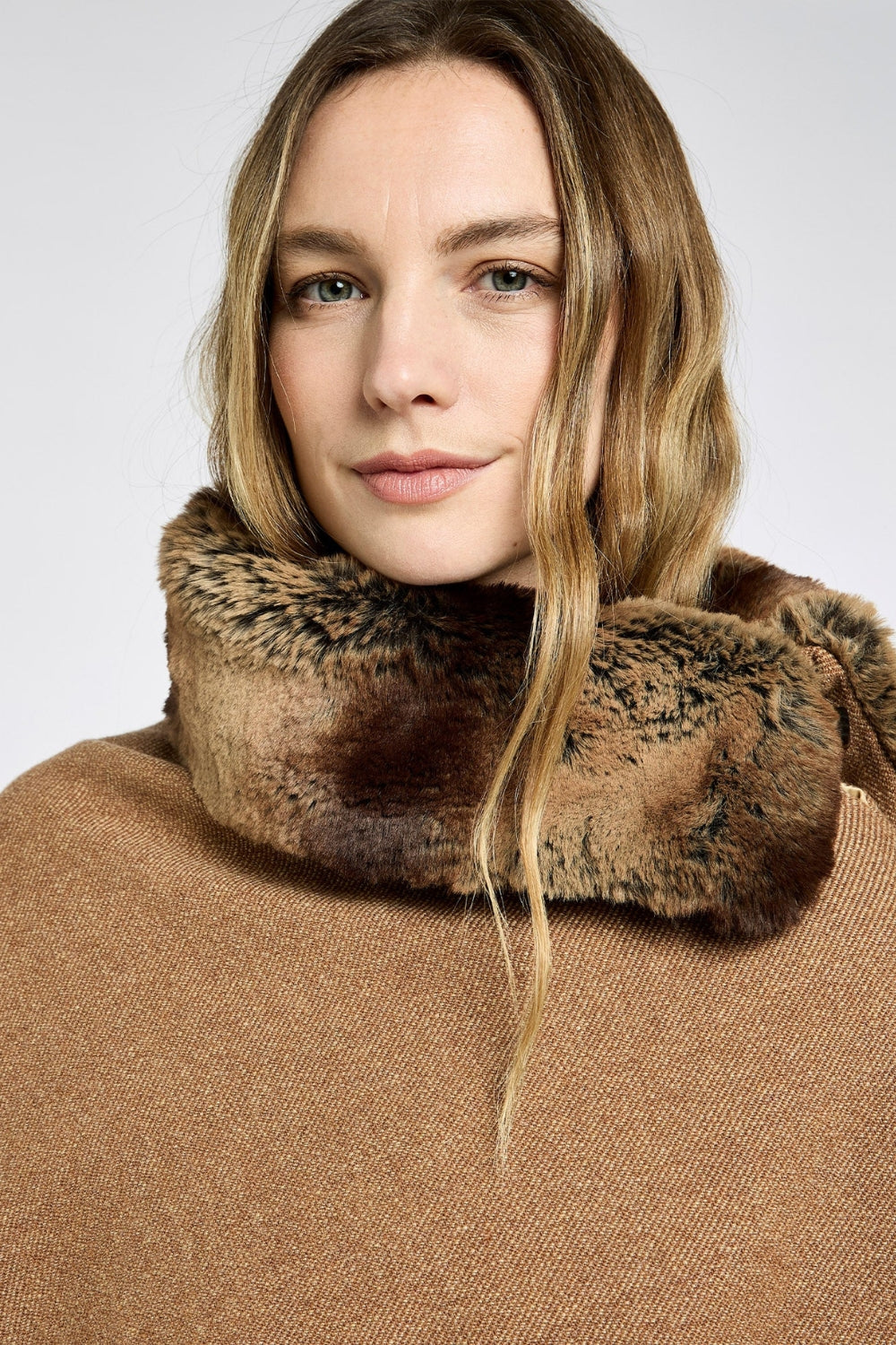 Silverfir Women's Tweed Poncho - Camel Twill
