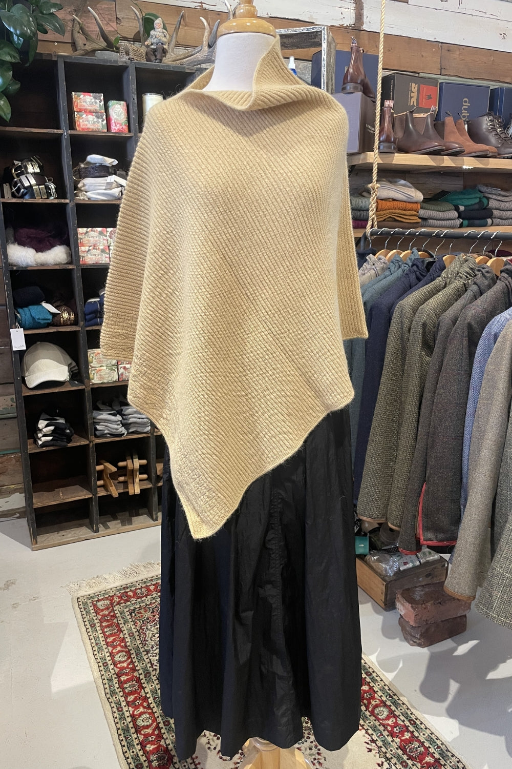 Lothlorian Alpaca Poncho - Honey
