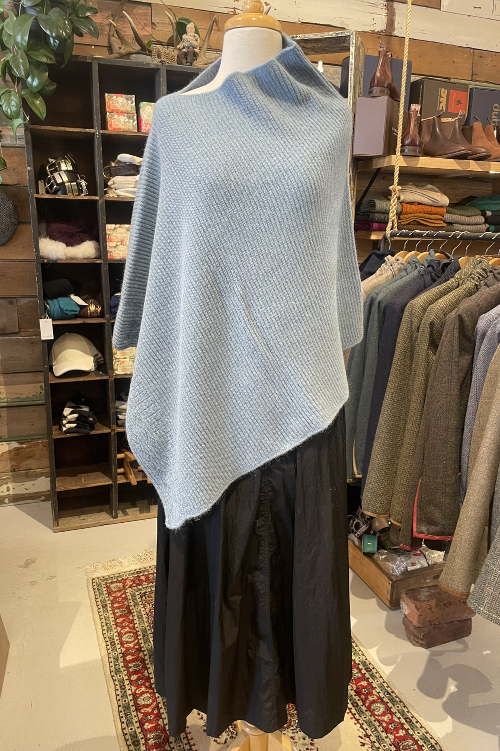 Lothlorian Alpaca Poncho - Mist