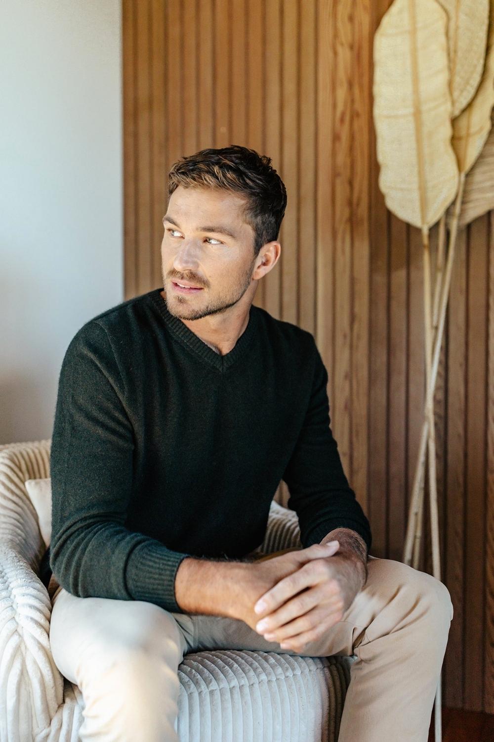 Men's Cassum V-Neck Sweater - Turtle